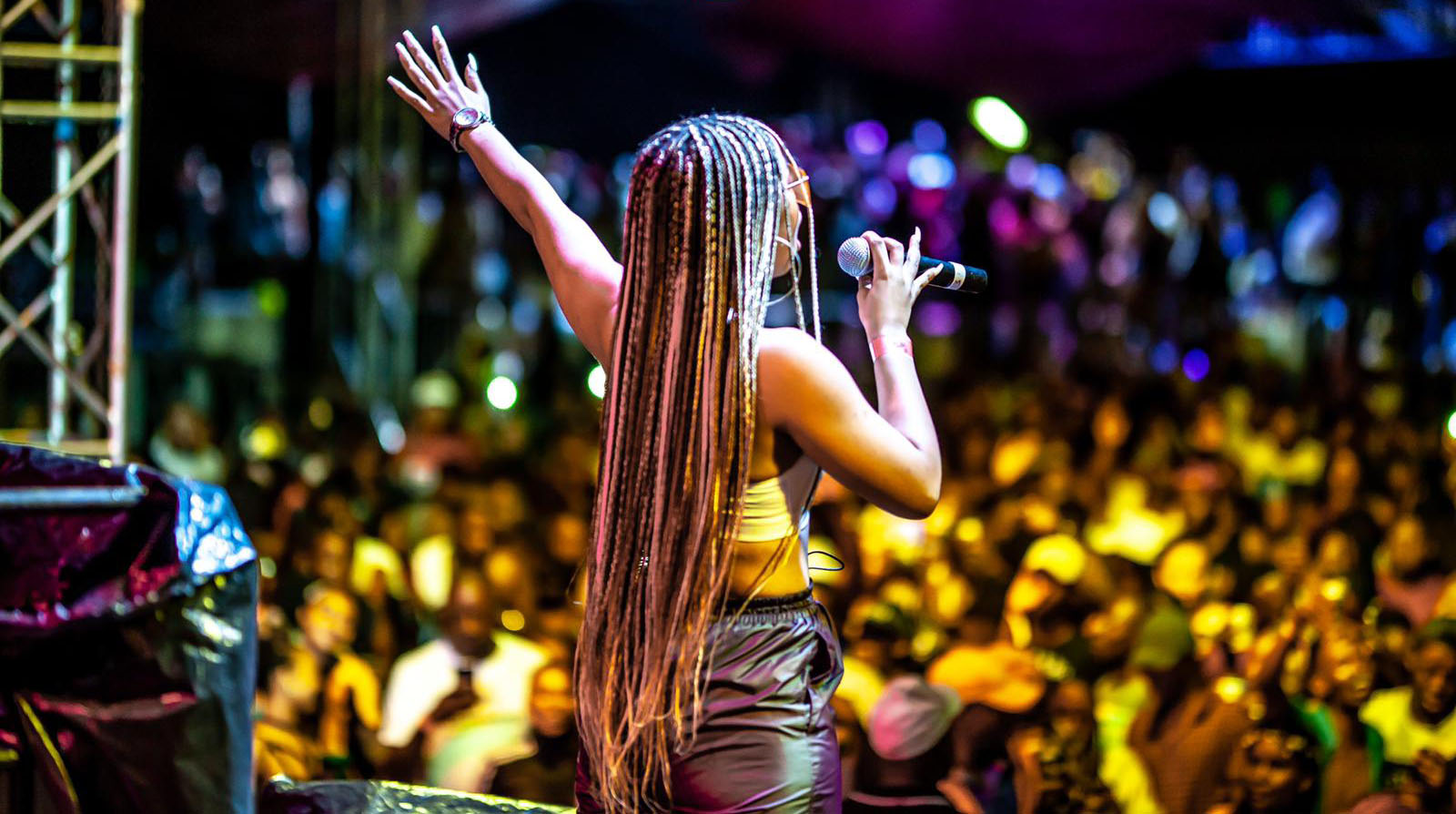Welcome to our blog 2 Shasha perfroming at the Vic Falls Carnival