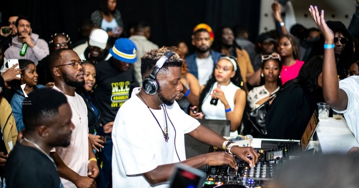 Dr Feel with a crowd around him while he plays 