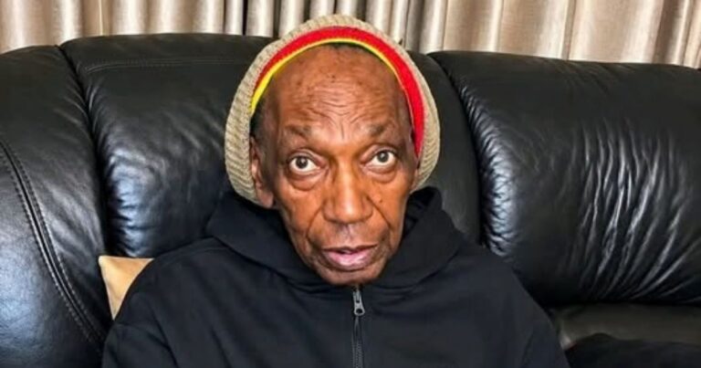 The legendary Thomas Mapfumo has returned to Zimbabwe